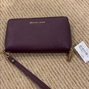 michael kors wristlet